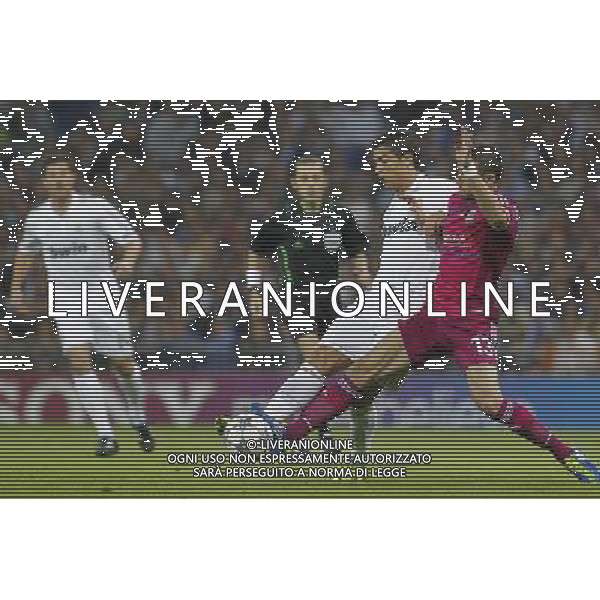 Real Madrid\'s Cristiano Ronaldo and Olympique Lyonaise\' Anthony Revelliere during Champions League match on october 18th, 2011 Photo: Cesar Cebolla / ALFAQUI CHAMPIONS LEAGUE REAL MADRID LIONE AGENZIA ALDO LIVERANI ITALY ONLY