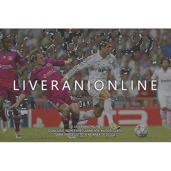 Real Madrid\'s Cristiano Ronaldo and Olympique Lyonaise\' Kim Kallstrom during Champions League match on october 18th, 2011 Photo: Cesar Cebolla / ALFAQUI CHAMPIONS LEAGUE REAL MADRID LIONE AGENZIA ALDO LIVERANI ITALY ONLY