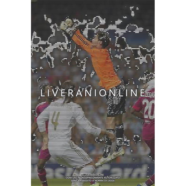 Olympique Lyonaise\' Hugo Lloris during Champions League match on october 18th, 2011 Photo: Cesar Cebolla / ALFAQUI CHAMPIONS LEAGUE REAL MADRID LIONE AGENZIA ALDO LIVERANI ITALY ONLY