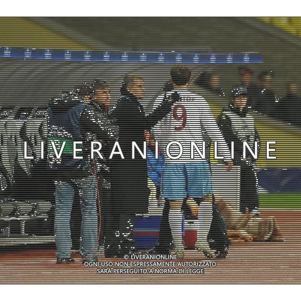 UEFA Champions League Group B soccer match between CSKA Moscow and Trabzonspor at Luzhniki stadium in Moscow, Russia, 18 October 2011. Pictured: Coach Senol Gunes and Haslil Altintop of Trabzonspor. LIGA MISTRZOW SEZON 2011/2012 PILKA NOZNA CSKA MOSKWA vs TRABZONSPOR FOT.SESKIM PHOTO/NEWSPIX.PL TURKEY, GERMANY, AUSTRIA AND UK OUT !!! --- Newspix.pl CSKA Moscow and Trabzonspor champions league ©AG ALDO LIVERANI SAS ITALY ONLY *** Local Caption *** .