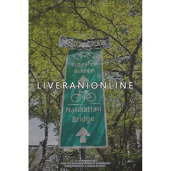 Bike route signs directing cyclists to the Brooklyn and Manhattan Bridges is seen in the Brooklyn Heights neighborhood of New York on Monday, May 30, 2011. new york city - situazioni ©photoshot/AG ALDO LIVERANI SAS ITALY ONLY