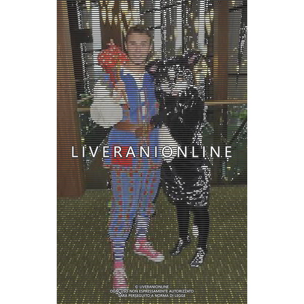 Jonathan Wilkes and tommy the cat at the Aylesbury Waterside TheatreÍs pantomime launch 21/10/2011 Dick Whittington - ©photoshot/Agenzia Aldo Liverani Sas - ITALY ONLY - EDITORIAL USE ONLY -