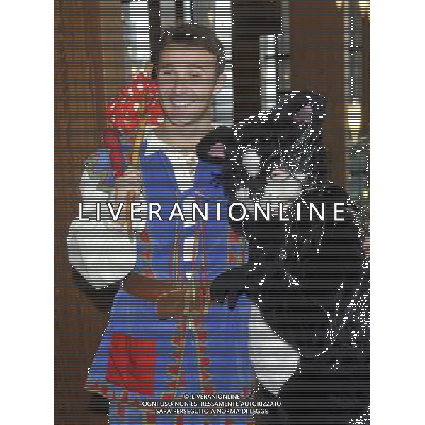 Jonathan Wilkes and tommy the cat at the Aylesbury Waterside TheatreÍs pantomime launch 21/10/2011 Dick Whittington - ©photoshot/Agenzia Aldo Liverani Sas - ITALY ONLY - EDITORIAL USE ONLY -