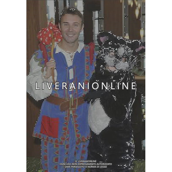 Jonathan Wilkes and tommy the cat at the Aylesbury Waterside TheatreÍs pantomime launch 21/10/2011 Dick Whittington - ©photoshot/Agenzia Aldo Liverani Sas - ITALY ONLY - EDITORIAL USE ONLY -