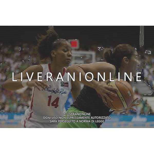 (111026) -- GUADALAJARA, Oct. 26, 2011 () -- MErika Gomez (R) of Mexico vies with Mari Noeli Placido (L) of Puerto Rico in the women\'s basketball final during the Pan American Games Guadalajara 2011, at CODE Dome, in Guadalajara, Jalisco, Mexico, on Oct. 25, 2011. (/Pedro Mera) ©photoshot/Agenzia Aldo Liverani Sas - ITALY ONLY - Giochi Panamericani di Guadalajara 2011, presso Palestra polivalente, in Guadalajara, Jalisco, Messico, il 25 ottobre 2011.