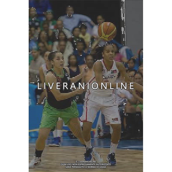 (111026) -- GUADALAJARA, Oct. 26, 2011 () -- Monica Garcia (L) of Mexico vies with Jazmine Sepulveda (R) of Puerto Rico in the women\'s basketball final during the Pan American Games Guadalajara 2011, at CODE Dome, in Guadalajara, Jalisco, Mexico, on Oct. 25, 2011. (/Pedro Mera) ©photoshot/Agenzia Aldo Liverani Sas - ITALY ONLY - Giochi Panamericani di Guadalajara 2011, presso Palestra polivalente, in Guadalajara, Jalisco, Messico, il 25 ottobre 2011.