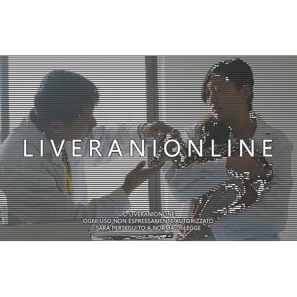 WEIHAI, 26 ottobre 2011 () - Veterinari visitano il cucciolo di cervo Sika nel National Forest Park Liugongdao a Weihai, Cina orientale di Shandong Province, ©LMM/photoshot/AG ALDO LIVERANI SAS - ITALY ONLY 