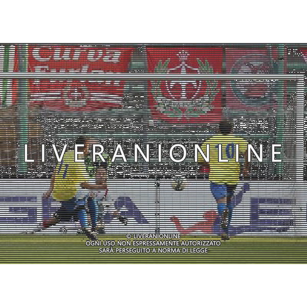 TRIESTE 30/10/2011 - TRIESTINA VS PERGOCREMA - NELLA FOTO: PIA\' TRASFORMA IL RIGORE DEL 2-2 - FOTO FRANCESCA SOLI / AGENZIA ALDO LIVERANI