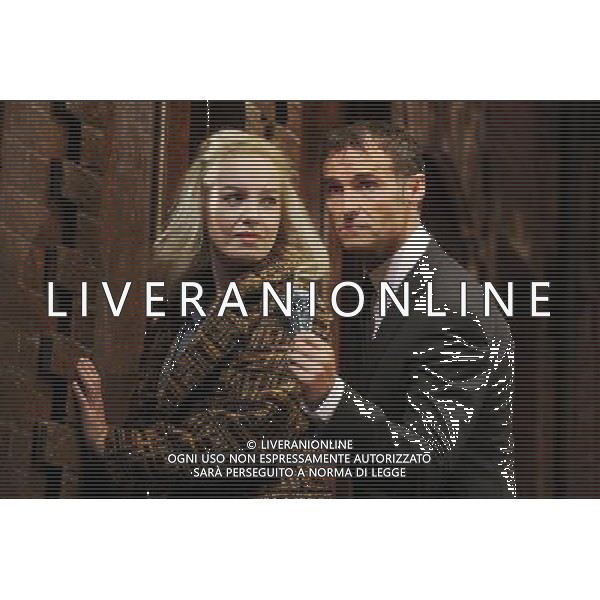 Marti Pellow poses with Vivienne Carlyle for photos to promote his debut in the West End play Blood Brothers at the Phoenix Theatre in London, England. ©photoshot/Agenzia Aldo Liverani Sas - ITALY ONLY -Marti Pellow e Vivienne Carlyle posano per le foto per promuovere il suo esordio in Fratelli di sangue al Phoenix Theatre di Londra, Inghilterra.