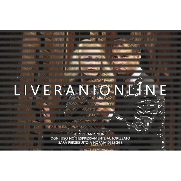 Marti Pellow poses with Vivienne Carlyle for photos to promote his debut in the West End play Blood Brothers at the Phoenix Theatre in London, England. ©photoshot/Agenzia Aldo Liverani Sas - ITALY ONLY -Marti Pellow e Vivienne Carlyle posano per le foto per promuovere il suo esordio in Fratelli di sangue al Phoenix Theatre di Londra, Inghilterra.