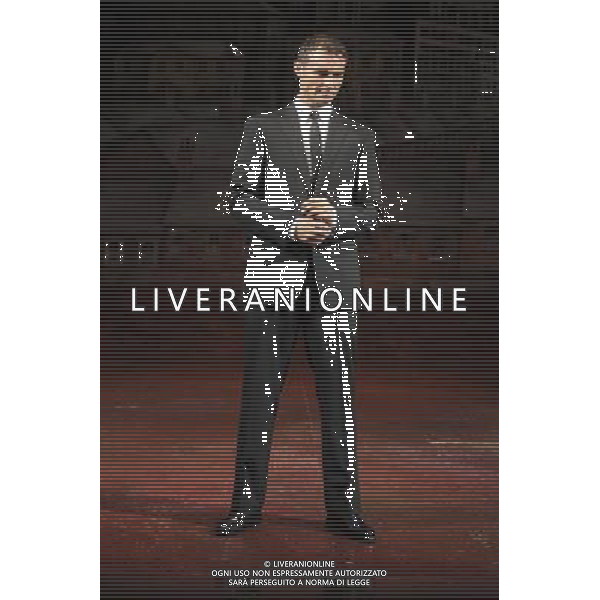 Marti Pellow poses with Vivienne Carlyle for photos to promote his debut in the West End play Blood Brothers at the Phoenix Theatre in London, England. ©photoshot/Agenzia Aldo Liverani Sas - ITALY ONLY -Marti Pellow e Vivienne Carlyle posano per le foto per promuovere il suo esordio in Fratelli di sangue al Phoenix Theatre di Londra, Inghilterra.