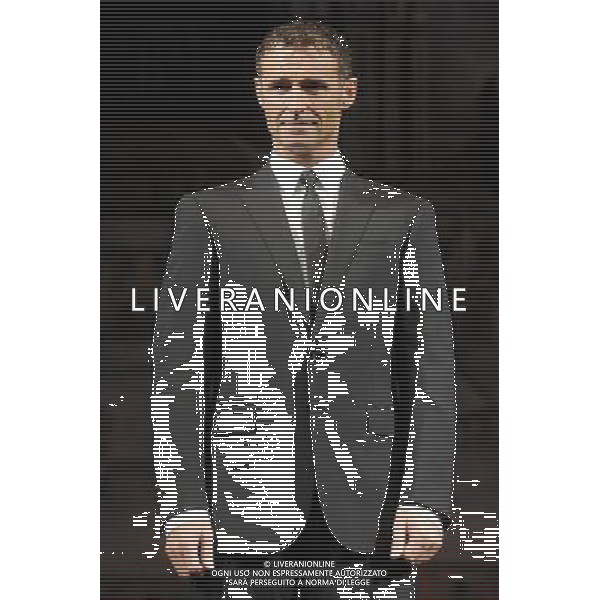 Marti Pellow poses with Vivienne Carlyle for photos to promote his debut in the West End play Blood Brothers at the Phoenix Theatre in London, England. ©photoshot/Agenzia Aldo Liverani Sas - ITALY ONLY -Marti Pellow e Vivienne Carlyle posano per le foto per promuovere il suo esordio in Fratelli di sangue al Phoenix Theatre di Londra, Inghilterra.