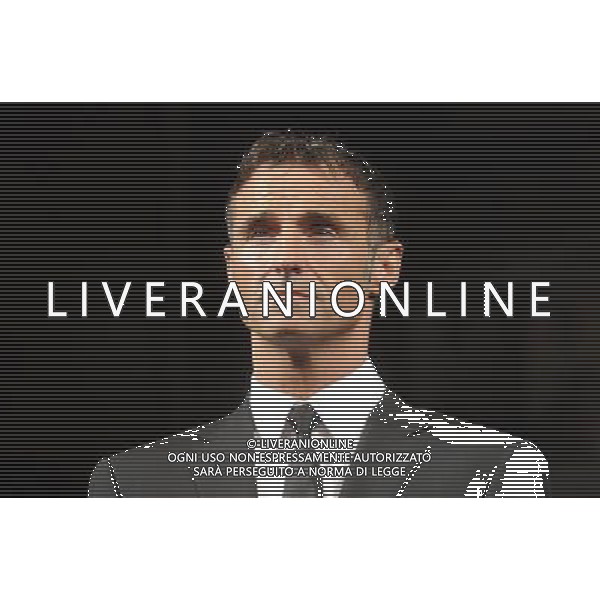 Marti Pellow poses with Vivienne Carlyle for photos to promote his debut in the West End play Blood Brothers at the Phoenix Theatre in London, England. ©photoshot/Agenzia Aldo Liverani Sas - ITALY ONLY -Marti Pellow e Vivienne Carlyle posano per le foto per promuovere il suo esordio in Fratelli di sangue al Phoenix Theatre di Londra, Inghilterra.