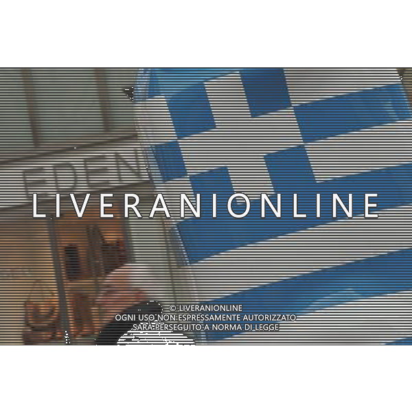(111102) CANNES, NOV. 2, 2011 () A statue of candy with pattern of Greek national flag is seen in Cannes, South France, Nov. 2, 2011. Leaders of France, Germany, European Union, Eurozone and IMF will meet with Greek leaders ahead of G20 Summit, to discuss how to tackle the escalating Greek debt crisis, after Greece announced a referendum on austerity plan. (/Wu Wei) - Xinhua/Photoshot - Ag. Aldo Liverani sas ITALY ONLY CANNES - PREPARATIVI PER IL G20 CHE SI TERRA\' DAL 3 AL 4 NOVEMBRE 2011. INTERVERRANNO I LEADERS DI GERMANIA - FRANCIA - EUROPA UNITA - EUROZONE CHE INCONTRERANNO IL PRIMO MINISTRO GRECO PER DISCUTERE DELLA CRISI IN GRECIA, DOPO CHE E\' STATO ANNUNCIATO IL REFERENDUM pubblico per approvare le condizioni economiche e finanziarie del nuovo programma Ue-Fmi.