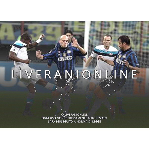 INTER - LILLE CHAMPIONS LEAGUE RITORNO 02/11/2011 NELLA FOTO: MAVUBA,CAMBIASSO E STANKOVIC © SOLI / AGENZIA ALDO LIVERANI SAS