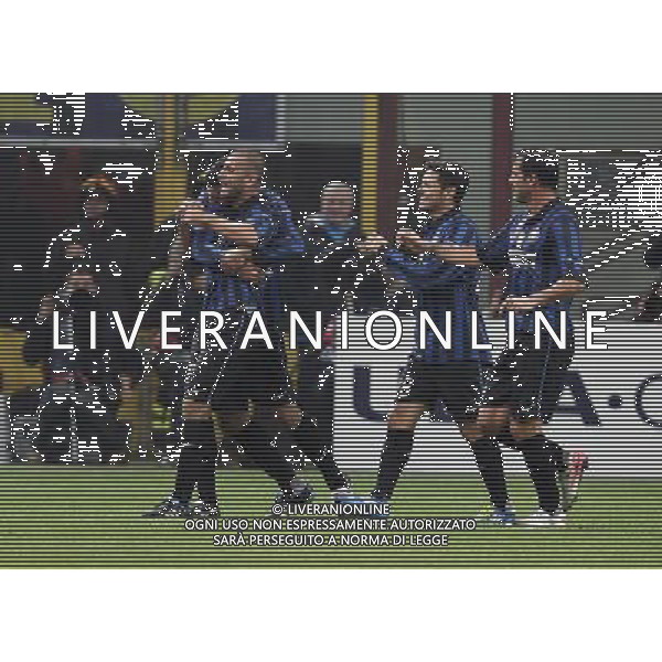 INTER - LILLE CHAMPIONS LEAGUE RITORNO 02/11/2011 NELLA FOTO: ESULTANZA DI WALTER SAMUEL DOPO IL GOL DELL\'1-0 © SOLI / AGENZIA ALDO LIVERANI SAS