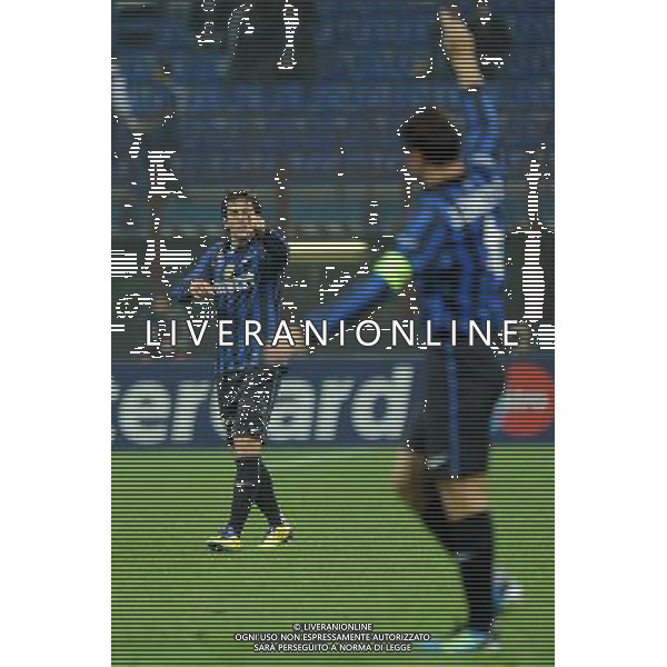 UEFA Champions League - Fase a Gironi 4ç giornata Gruppo B Milano 2-11-2011 Inter - Lille nella foto: esultanza di diego Milito e javier Zanetti dopo il gol del 2 a 0 foto Roberto Garavaglia - ag. Aldo Liverani sas