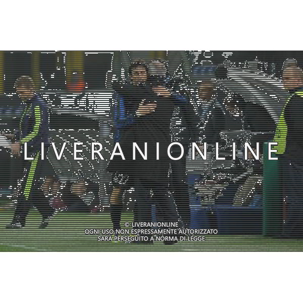 UEFA Champions League - Fase a Gironi 4ç giornata Gruppo B Milano 2-11-2011 Inter - Lille nella foto: l\'abbraccio tra diego Milito e claudio Ranieri dopo la sostituzione foto Roberto Garavaglia - ag. Aldo Liverani sas