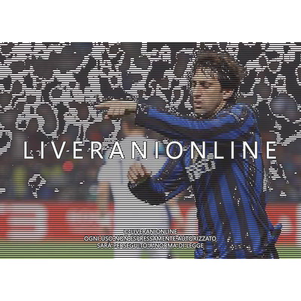 INTER - LILLE CHAMPIONS LEAGUE RITORNO 02/11/2011 NELLA FOTO: ESULTANZA DOPO IL GOL DI DIEGO MILITO DEL 2-0 ©SOLI / AGENZIA ALDO LIVERANI SAS