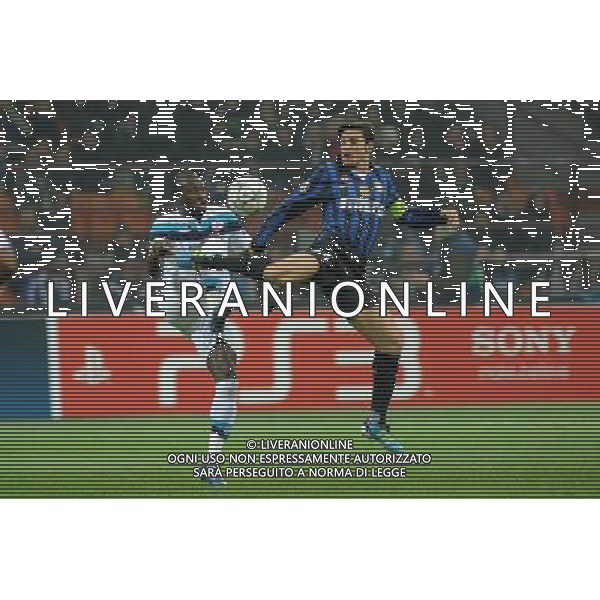 UEFA Champions League - Fase a Gironi 4Á giornata Gruppo B Milano 2-11-2011 Inter - Lille nella foto: Javier Zanetti (Inter) a DX e Moussa Sow (Lille) foto Roberto Garavaglia - ag. Aldo Liverani sas