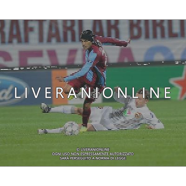 UEFA Champions League Group B soccer match between Trabzonspor and CSKA Moscow at Avni Aker stadium in Trabzon,Turkey, November 02, 2011. Pictured: Gustavo Colman (L) of Trabzonspor and Pavel Mamaev (R) of CSKA Moscow. PILKA NOZNA LIGA MISTRZOW SEZON 2011/2012 FOT.SESKIMPHOTO/NEWSPIX.PL POLAND, TURKEY, GERMANY, AUSTRIA AND UK OUT !!! --- Newspix.pl CHAMPIONS LEAGUE TRABZONSPOR CSKA MOSCA AG ALDO LIVERANI SAS ITALY ONLY *** Local Caption *** .