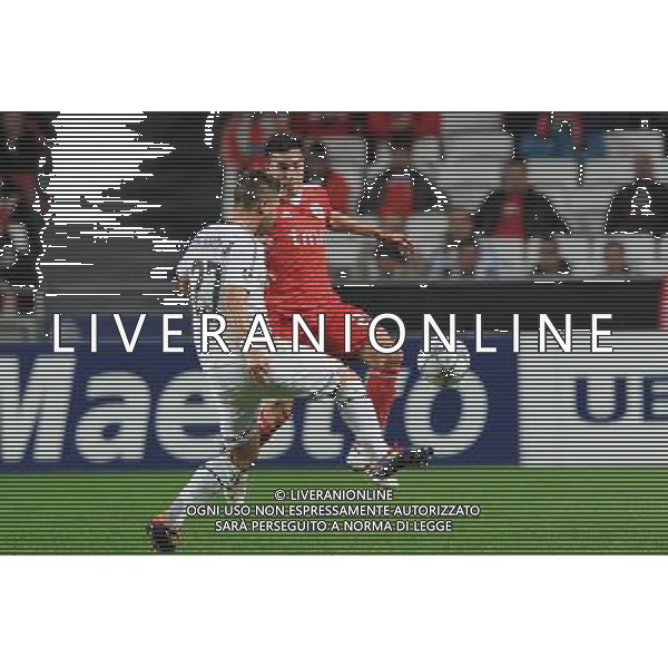 20111102: LISBON, PORTUGAL - Champions League 2011/2012 Group C: SL Benfica vs FC Basel. In picture: Nicolas Gaitan and Markus Steinhofer PHOTO: Alexandre Pona/CITYFILES liga mistrzow sezon 2011/2012 pilka nozna benfica lizbona VS fc basel bazylea FOT. CITYFILES/NEWSPIX.PL PORTUGAL,BRAZIL,SPAIN,GERMANY,FRANCE,UK OUT !!! --- Newspix.pl ITALY ONLY - CHAMPIONS LEAGUE BENFICA BASILEA - © ALDO LIVERANI *** Local Caption *** .