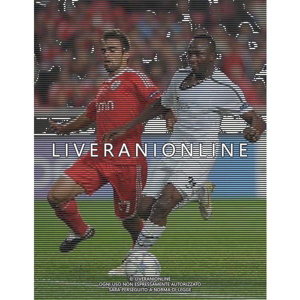 20111102: LISBON, PORTUGAL - Champions League 2011/2012 Group C: SL Benfica vs FC Basel. In picture: Jacques Zoua and Miguel Vitor PHOTO: Alexandre Pona/CITYFILES liga mistrzow sezon 2011/2012 pilka nozna benfica lizbona VS fc basel bazylea FOT. CITYFILES/NEWSPIX.PL PORTUGAL,BRAZIL,SPAIN,GERMANY,FRANCE,UK OUT !!! --- Newspix.pl ITALY ONLY - CHAMPIONS LEAGUE BENFICA BASILEA - © ALDO LIVERANI *** Local Caption *** .