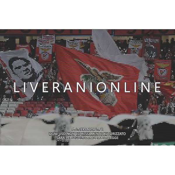 20111102: LISBON, PORTUGAL - Champions League 2011/2012 Group C: SL Benfica vs FC Basel. In picture: Benfica fans PHOTO: Alexandre Pona/CITYFILES liga mistrzow sezon 2011/2012 pilka nozna benfica lizbona VS fc basel bazylea FOT. CITYFILES/NEWSPIX.PL PORTUGAL,BRAZIL,SPAIN,GERMANY,FRANCE,UK OUT !!! --- Newspix.pl ITALY ONLY - CHAMPIONS LEAGUE BENFICA BASILEA - © ALDO LIVERANI *** Local Caption *** .