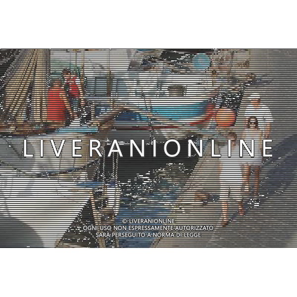 Picture Shows: Roman Abramovich The owner of Chelsea Football Club is holidaying with Russian model girlfriend Daria Zhukova on one of his yachts, Eclipse on the island of Ponza, Italy. - 4th August 2007 © Retna Pictures - Photoshot - Ag. Aldo LIVERANI SAS ITALY ONLY ROMAN ABRAMOVICH IN VACANZA CON LA FIDANZATA DARIA ZHUKOVA NEL 2007 IN ITALIA ALL\'ISOLA DI PONZA