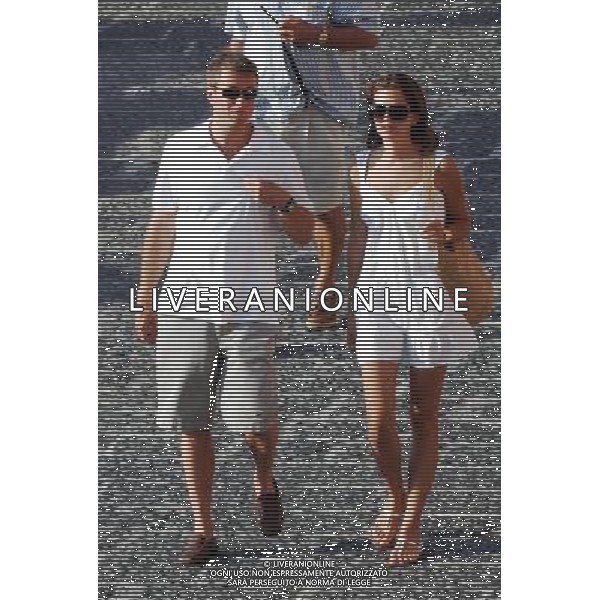 Picture Shows: Roman Abramovich The owner of Chelsea Football Club is holidaying with Russian model girlfriend Daria Zhukova on one of his yachts, Eclipse on the island of Ponza, Italy. - 4th August 2007 © Retna Pictures - Photoshot - Ag. Aldo LIVERANI SAS ITALY ONLY ROMAN ABRAMOVICH IN VACANZA CON LA FIDANZATA DARIA ZHUKOVA NEL 2007 IN ITALIA ALL\'ISOLA DI PONZA