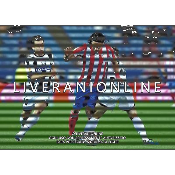 (111104) -- MADRID, Nov. 4, 2011 () -- Atletico Madrid\'s Falcao Garcia (C) controls the ball during the UEFA Europa League group I match against Udinese of Italy in Madrid, capital of Spain, on Nov. 3, 2011. Madrid won 4-0. (/Chen Haitong)(kh) ATLETICO MADRID - UDINESE ©AG ALDO LIVERANI SAS *** Local Caption *** .