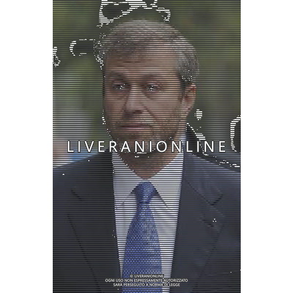 Russian oligarch Roman Abramovich arrives at the Royal Courts of Justice during a break on the proceedings on November 4, 2011 in London, England. Russian oligarch Boris Berezovsky accuses fellow tycoon Roman Abramovich of betraying and blackmailing him, as the two former business partners met in a London courtroom in a multibillion dollar lawsuit over an oil deal. Berezovsky\'s 3.2 billion pound ($5 billion) lawsuit claims Abramovich intimidated him into selling shares in Russian oil company Sibneft at a fraction of their value. Berezovsky is alleging breach of trust and breach of contract. (Facundo Arrizabalaga) ©photoshot/AG ALDO LIVERANI SAS - ITALY ONLY - *** Local Caption *** .