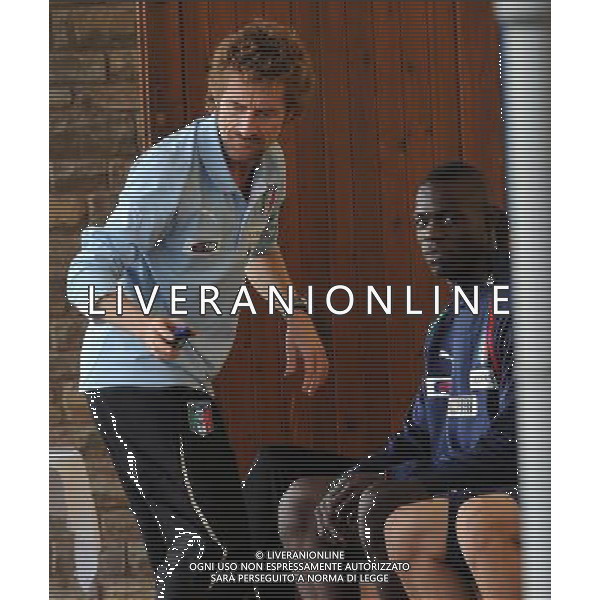 Raduno Nazionale Italiana a Coverciano Firenze - 08.11.2011 Allenamento Nella Foto:Analisi del Sangue per Balotelli /Ph.Vitez-Ag. Aldo Liverani CALCIO