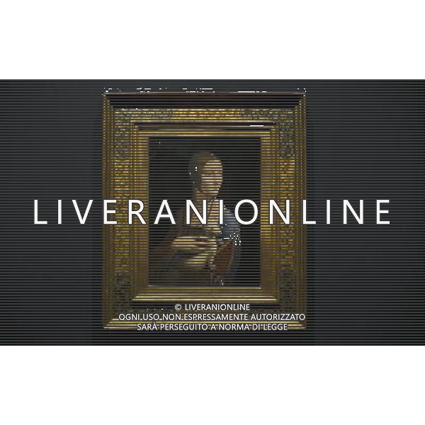 Londra - National Gallery Dipinto di Leonardo Da Vinci \'La Dama con ermellino\' ( 1489 -1490) . Il tema del ritratto viene identificato come Cecilia Gallerani, e fu probabilmente dipinta in un tempo in cui era l\'amante di Ludovico Sforza, duca di Milano, e Leonardo era al servizio del Duca. Il dipinto  uno dei soli quattro ritratti femminili dipinti da Leonardo, le altre sono la Gioconda, il ritratto di Ginevra Benci de \'La belle Ferronnire\' © FACUNDO ARRIZABALAGA - Photoshot- Ag. Aldo Liverani sas ITALY ONLY 