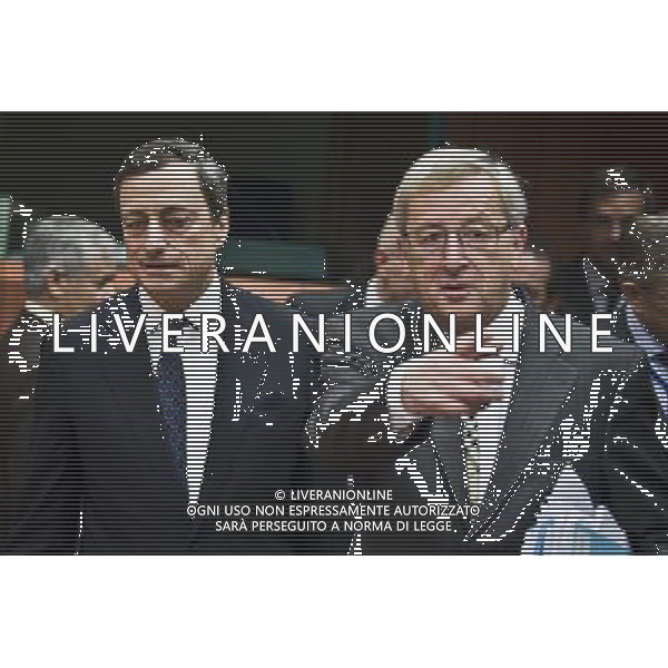 Mario Draghi (L), the new president of the European Central Bank chats with President of the Euro group Luxembourg\'s Prime Minister Jean-Claude Juncker prior to the start of an euro zone finance ministers\' meeting in Brussels, Belgium on 2011-11-07 © Wiktor Dabkowski - Photoshot - Ag. Aldo Liverani sas ITALY ONLY BRUXELLES - INCONTRO DEI MINISTRI DELLA FINANZA DELL\'EUROZONE