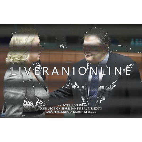 Greek Finance Minister Evangelos Venizelos (R) chats with Finnish Finance Minister Jutta Urpilainen prior to the start of an euro zone finance ministers\' meeting in Brussels, Belgium on 2011-11-07 © Wiktor Dabkowski - Photoshot - Ag. Aldo Liverani sas ITALY ONLY BRUXELLES - INCONTRO DEI MINISTRI DELLA FINANZA DELL\'EUROZONE