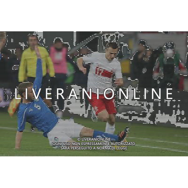 WROCLAW 11.11.2011 MIEDZYNARODOWY MECZ TOWARZYSKI: POLSKA - WLOCHY --- INTERNATIONAL FRIENDLY FOOTBALL MATCH: POLAND - ITALY DANIELE DE ROSII SLAWOMIR PESZKO FOT. PIOTR KUCZA / NEWSPIX.PL --- Newspix.pl ©AG ALDO LIVERANI SAS POLONIA ITALIA -ITALY ONLY *** Local Caption *** .