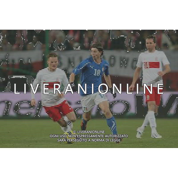 WROCLAW 11.11.2011 MIEDZYNARODOWY MECZ TOWARZYSKI: POLSKA - WLOCHY --- INTERNATIONAL FRIENDLY FOOTBALL MATCH: POLAND - ITALY EUGEN POLANSKI RICCARDO MONTOLIVO JAKUB WAWRZYNIAK FOT. PIOTR KUCZA / NEWSPIX.PL --- Newspix.pl ©AG ALDO LIVERANI SAS POLONIA ITALIA -ITALY ONLY *** Local Caption *** .