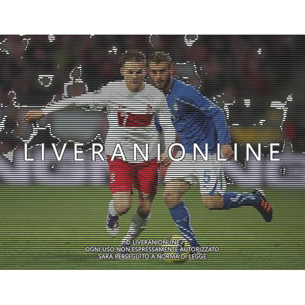 WROCLAW 11.11.2011 PILKA NOZNA REPREZENTACJA POLSKA SPARING MECZ TOWARZYSKI POLSKA - WLOCHY NZ EUGEN POLANSKI POLSKA DANIELE DE ROSSI ITALY FOT MICHAL NOWAK / NEWSPIX.PL WROCLAW 11.11.2011 FOOTBALL NATIONAL TEAM FRIENDLY GAME POLAND - ITALY MICHAL NOWAK / NEWSPIX.PL --- Newspix.pl ©AG ALDO LIVERANI SAS POLONIA ITALIA -ITALY ONLY *** Local Caption *** .