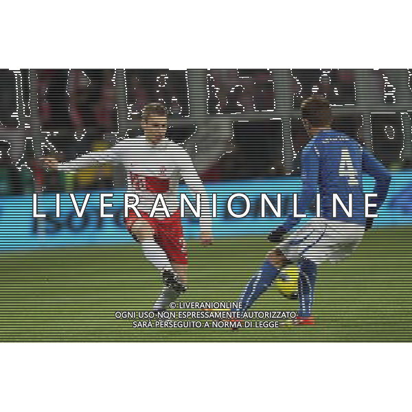 11.11.2011 WROCLAW , POLSKA , STADION NA MASLICACH , PILKA NOZNA , MECZ TOWARZYSKI POLSKA - WLOCHY , POLAND , STADIUM IN MASLICE , FOOTBALL , FRIENDLY GAME BETWEEN POLAND - ITALY N/Z: (L) LUKASZ PISZCZEK (POL) DOMENICO CRISCITO (ITA) FOT: JAKUB PIASECKI/CYFRASPORT / NEWSPIX.PL --- Newspix.pl ©AG ALDO LIVERANI SAS POLONIA ITALIA -ITALY ONLY *** Local Caption *** .