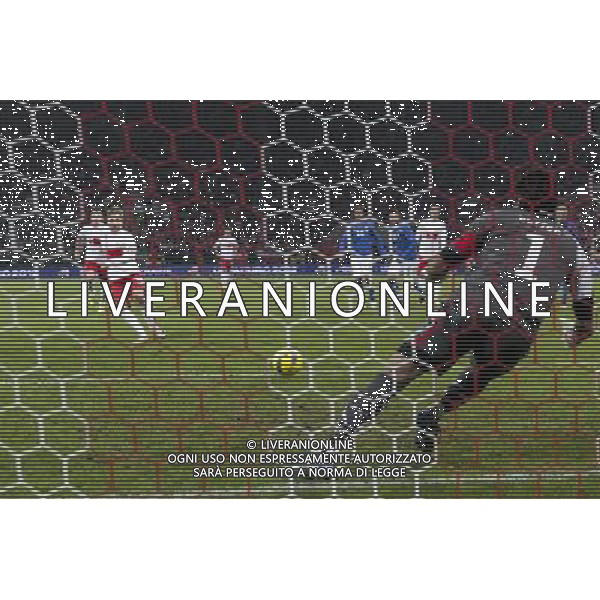 WROCLAW 11.11.2011 PIERWSZY MECZ REPREZENTACJI POLSKI NA NOWYM STADION MIEJSKI PRZY ALEJA SLASKA TOWARZYSKI MECZ PILKA NOZNA POLSKA vs WLOCHY N Z JAKUB BLASZCZYKOWSKI NIE WYKORZYSTAL KARNEGO /16/ GIANLUIGI BUFFON /1/ SEBASTIAN BOROWSKI / Newspix.pl FIRST MATCH NATIONAL TEAM ON NEW STADIUM IN THE ALLEY SLASKA FRIENDLY MATCH POLAND vs ITALY --- Newspix.pl AMICHEVOLE CALCIO POLONIA ITALIA ©AGENZIA ALDO LIVERANI SAS - ITALY ONLY - *** Local Caption *** .