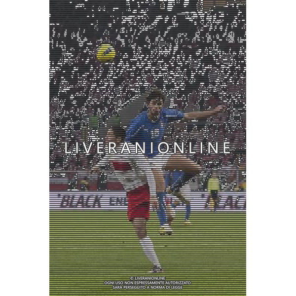 WROCLAW 11.11.2011 PIERWSZY MECZ REPREZENTACJI POLSKI NA NOWYM STADION MIEJSKI PRZY ALEJA SLASKA TOWARZYSKI MECZ PILKA NOZNA POLSKA vs WLOCHY N Z ROBERT LEWANDOWSKI /L/ ANDREA RANOCCHIA /R/ FAULUJE RZUT KARNY SEBASTIAN BOROWSKI / Newspix.pl FIRST MATCH NATIONAL TEAM ON NEW STADIUM IN THE ALLEY SLASKA FRIENDLY MATCH POLAND vs ITALY --- Newspix.pl AMICHEVOLE CALCIO POLONIA ITALIA ©AGENZIA ALDO LIVERANI SAS - ITALY ONLY - *** Local Caption *** .