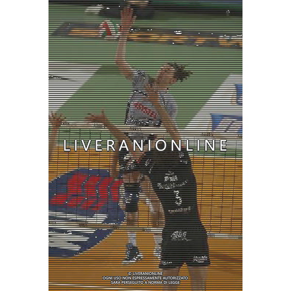 Finale gara 3 campionato di volley serie A 2003/04 partita: Sysley Tv - Coprasystel PC foto: S.Rosa/Liverani nella foto: Gardini - Sysley TV