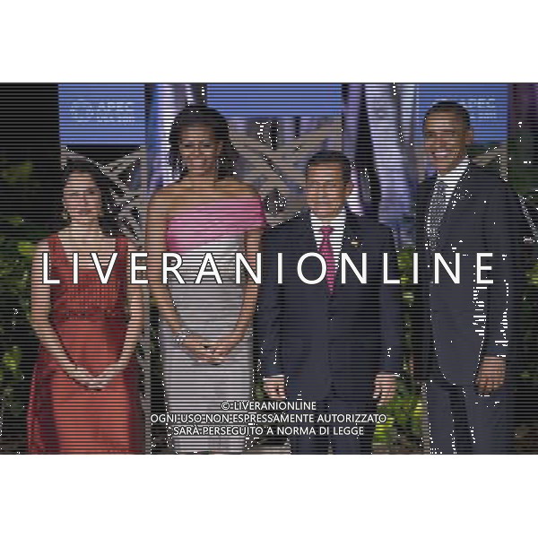 (111112) -- HONOLULU, Nov. 12, 2011 () -- U.S. President Barack Obama (1st R) and First Lady Michelle Obama (2nd L) greet Peru\'s President Ollanta Humala (2nd R) and his wife Nadine Heredia for APEC Leaders\' Dinner in Honolulu, Hawaii, the United States, Nov. 12, 2011. (/Zhang Jun) (qs) ©photoshot/Agenzia Aldo Liverani Sas - ITALY ONLY - Assemblea dei leaders economici dell\'APEC a Honolulu, Stati Uniti, 12 novembre 2011.