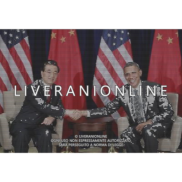 (111113) -- HONOLULU, Nov. 13, 2011 () -- Chinese President Hu Jintao (L) meets with U.S. President Barack Obama in Honolulu, Hawaii, the United States, on Nov. 12, 2011. (/Ju Peng) (lfj) ©photoshot/Agenzia Aldo Liverani Sas - ITALY ONLY - Assemblea dei leaders economici dell\'APEC a Honolulu, Stati Uniti, 12 novembre 2011.