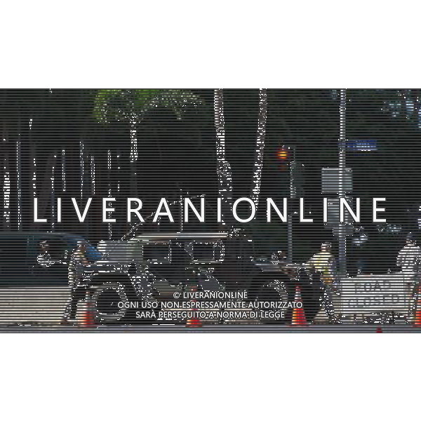 (111113) -- HONOLULU, Nov. 13, 2011 () -- A Hummer of the U.S. Army parks beside a closed road during the APEC meetings in Honolulu, the United States, Nov. 12, 2011. Security has been beefed up ahead of the APEC Economic Leaders\' Meeting, which convenes on Saturday and Sunday. (/Yang Lei) (srb) ©photoshot/Agenzia Aldo Liverani Sas - ITALY ONLY - Assemblea dei leaders economici dell\'APEC a Honolulu, Stati Uniti, 12 novembre 2011.