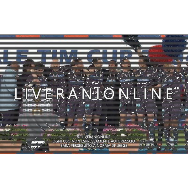 Torino 12/05/2004 juventus-lazio 2:2 finale coppa italia tim 2003/04 nella foto la lazio con la coppa italia ph marco luzzani/ag aldo liverani s.a.s.