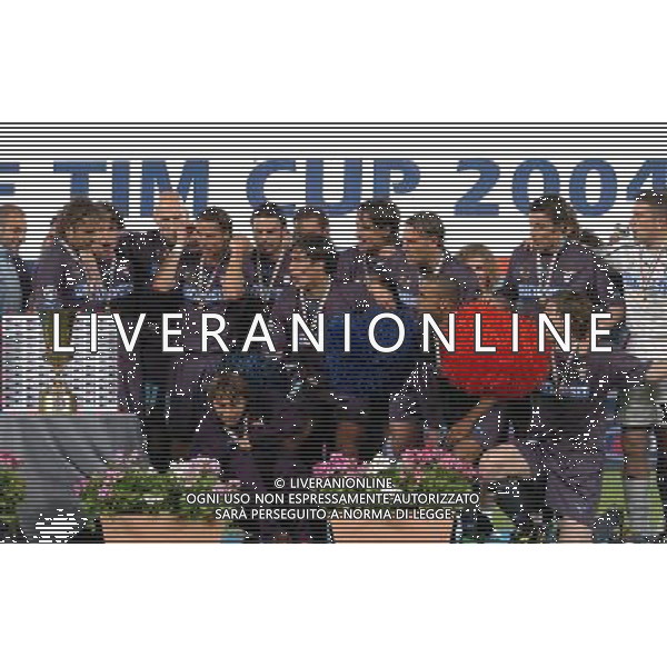 Torino 12/05/2004 juventus-lazio 2:2 finale coppa italia tim 2003/04 nella foto la lazio con la coppa italia ph marco luzzani/ag aldo liverani s.a.s.