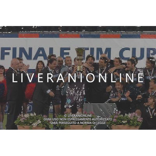 TORINO 13/05/04 FINALE TIM CUP 2003/04 JUVENTUS-LAZIO NELLA FOTO PREMIAZIONE LAZIO PH GIGI ARCAINI/AG.ALDO LIVERANI