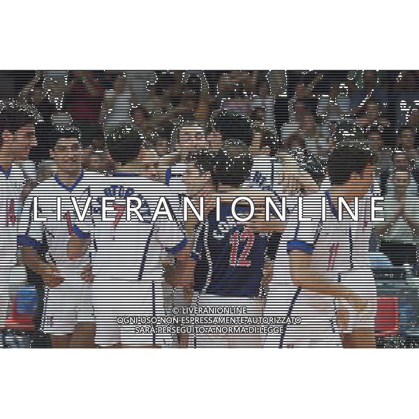 WUORLD LEAGUE VARESE 18/06/2000 NELLA FOTO I NGIOCATORI A FINE GARA FOTO ALDO LIVERANI ITALIA-ARGENTINA